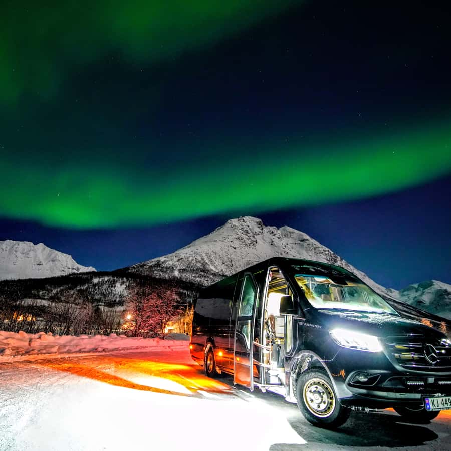Tromsø Northern Lights Pioneer Tour with Photos Included
