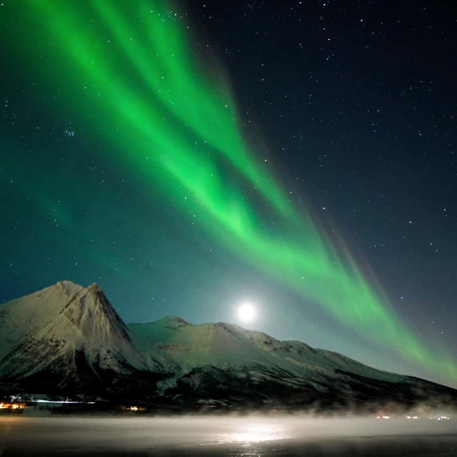 Tromsø Northern Lights Pioneer Tour with Photos Included