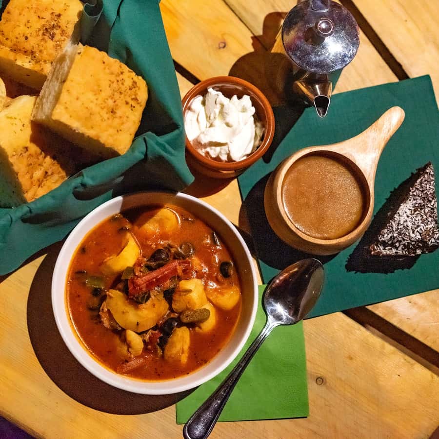 Tromsø Northern Lights Husky Visit with Traditional Dinner